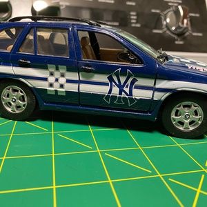 Fleer Collectibles MLBP 2002 metal BMW Yankees